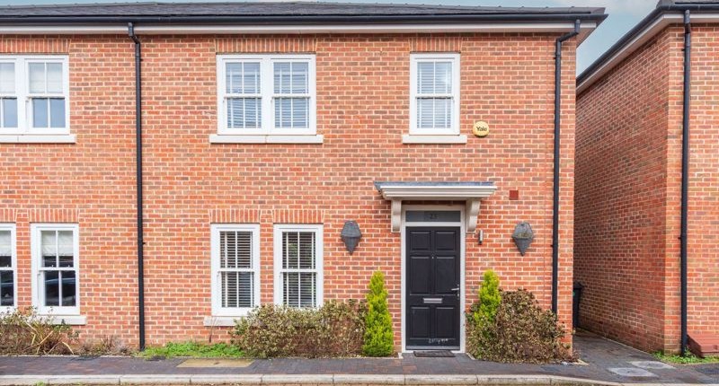 Mobbs Close, Stoke Poges, SL2 4FF